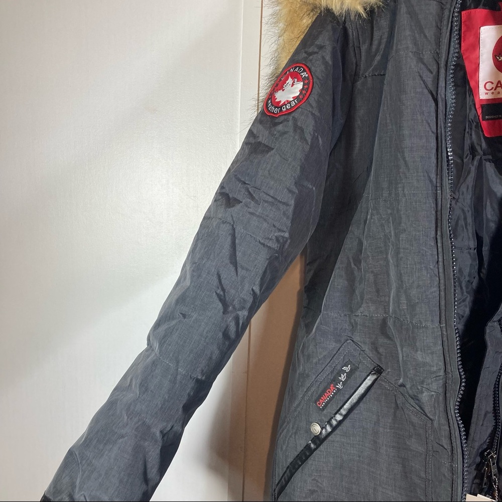 Canada Weathergear winter jacket. Size Medium - Picture 3 of 12
